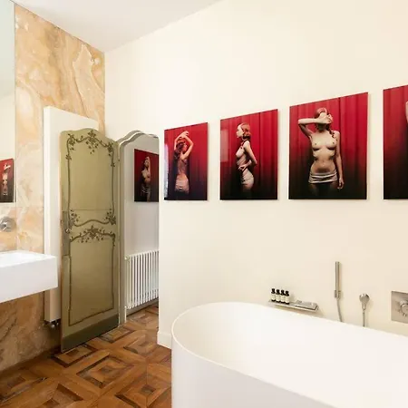 Casa Arte, A Burghesius