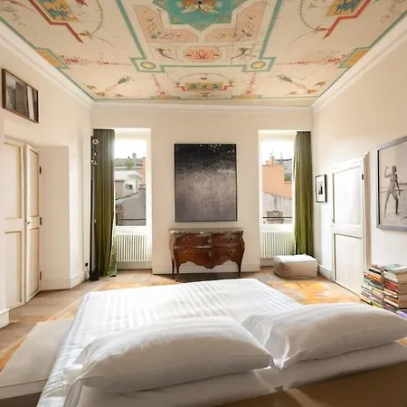 Casa Arte, A Burghesius Rom